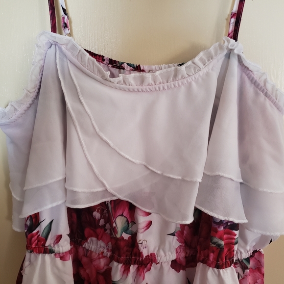 Rosegal Tops - Ruffled floral top